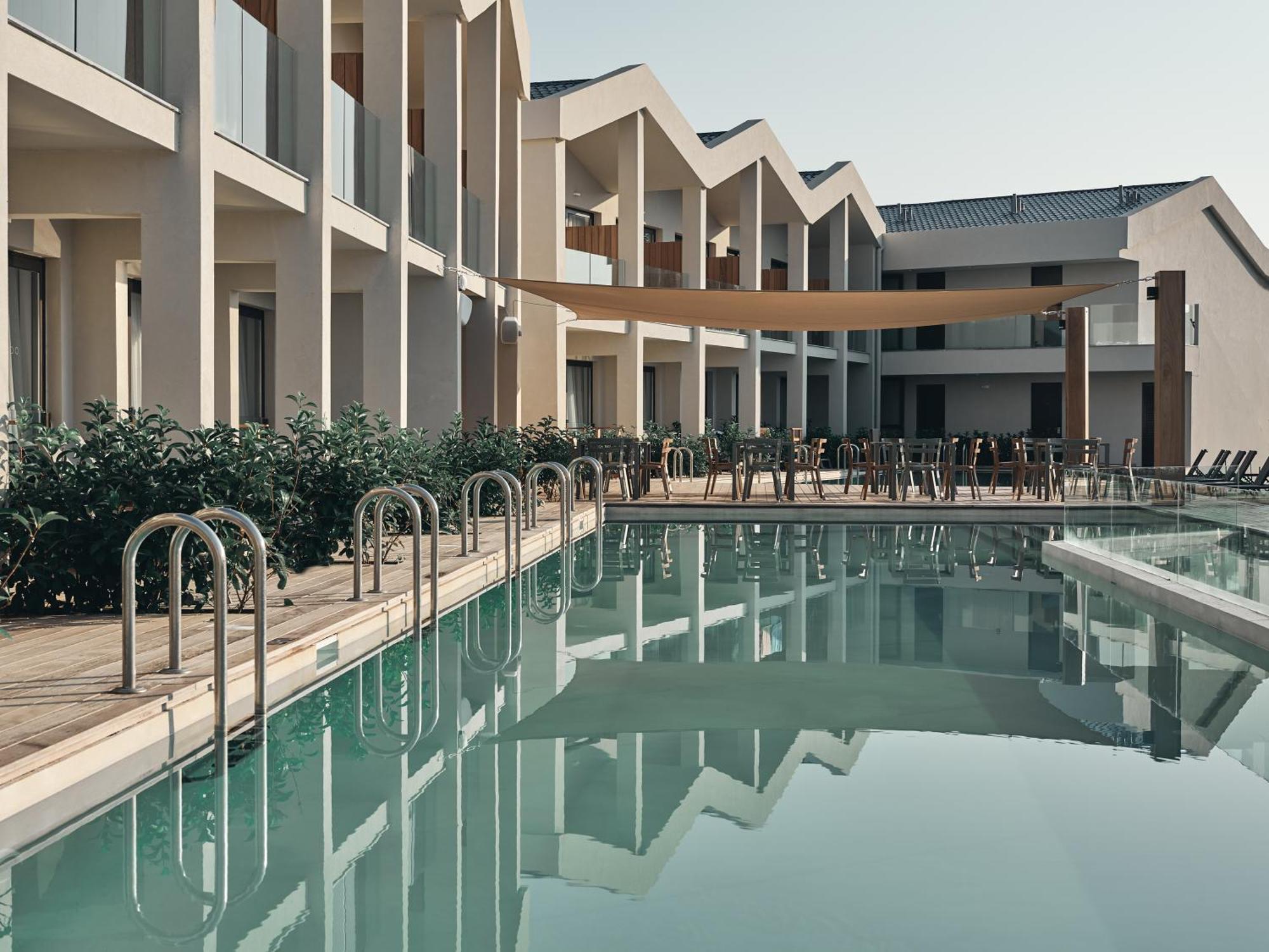 Aqua Bay Suites Plános Екстериор снимка